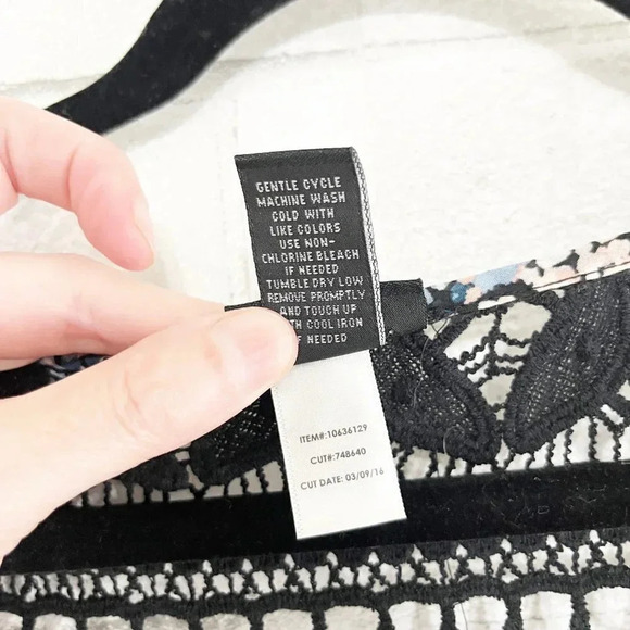 Torrid Black Pink & Blue Abstract Floral Chiffon Tank Top Women's Plus Size 1X - Picture 8 of 8